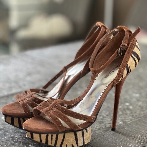 NWOB Bebe Brown Animal Print Sexy Peep Toe Platform Heels - Picture 1 of 1
